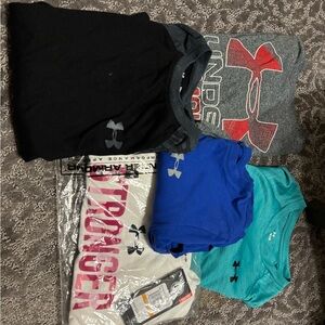 Under Armour Black and Gray Short Sleeve Tees